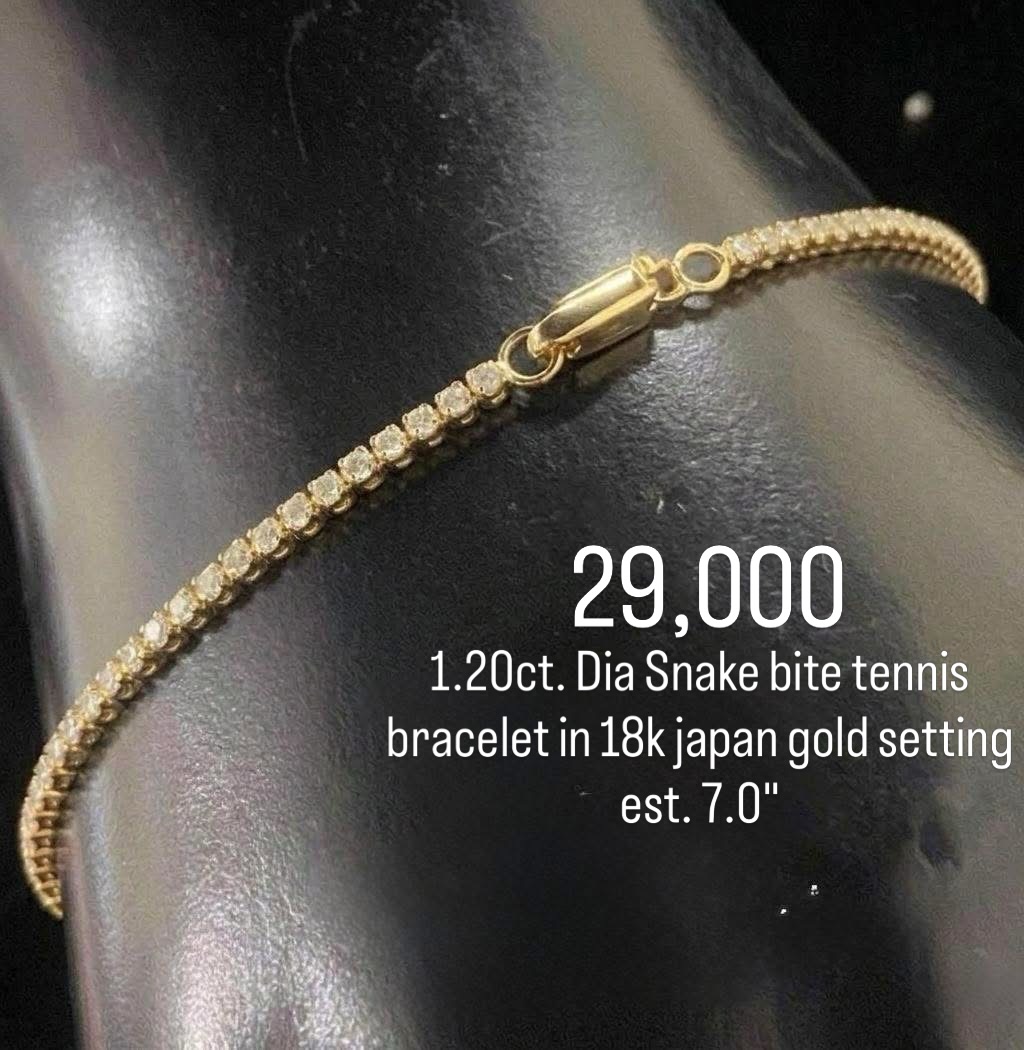 Diamond tennis bracelet detail